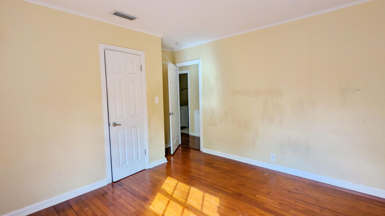 For Sale: $279,900 (2 beds, 1 baths, 1050 Square Feet)