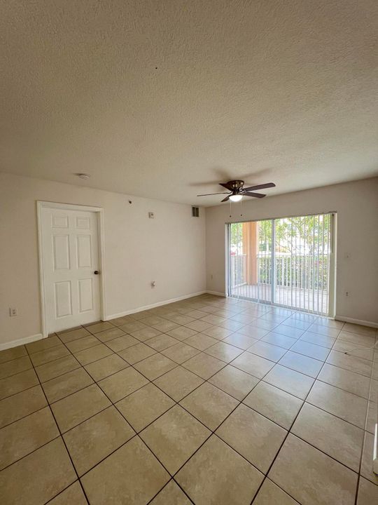 For Rent: $1,900 (2 beds, 2 baths, 960 Square Feet)