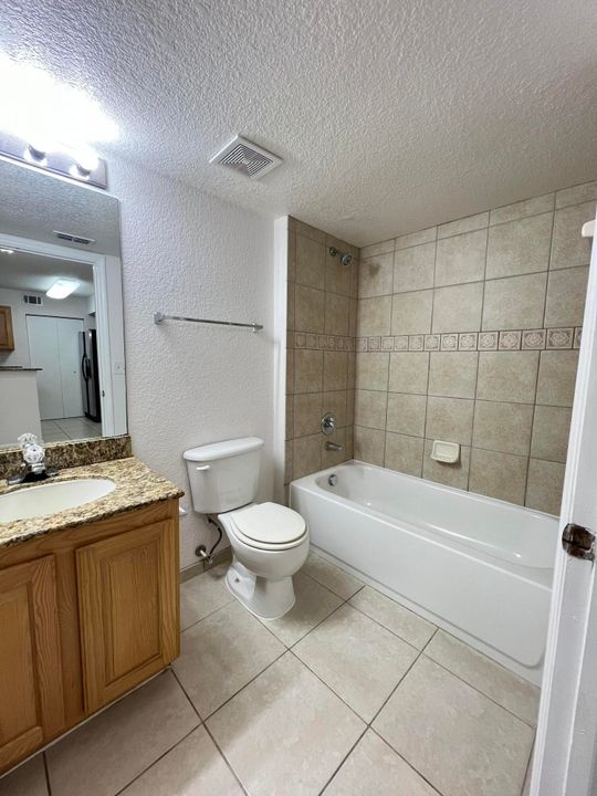 For Rent: $1,900 (2 beds, 2 baths, 960 Square Feet)