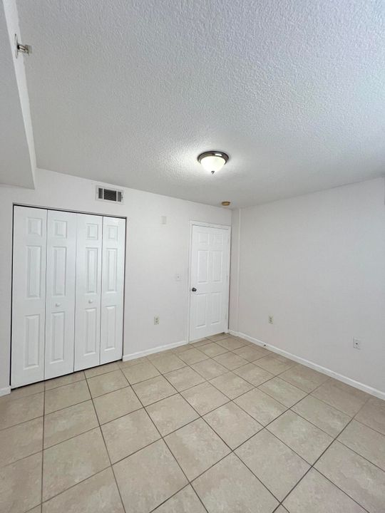 For Rent: $1,900 (2 beds, 2 baths, 960 Square Feet)