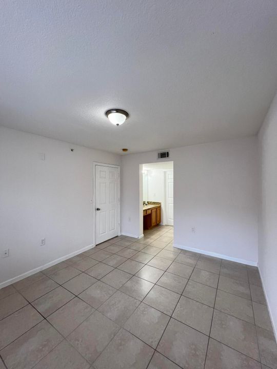 For Rent: $1,900 (2 beds, 2 baths, 960 Square Feet)