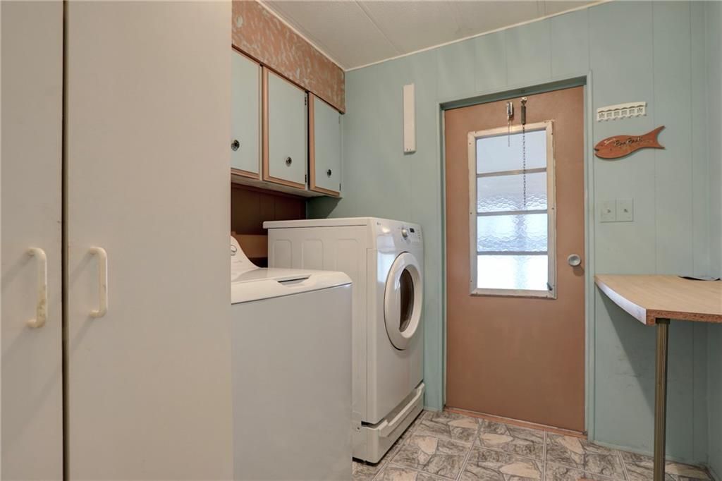 For Sale: $167,000 (2 beds, 2 baths, 1324 Square Feet)