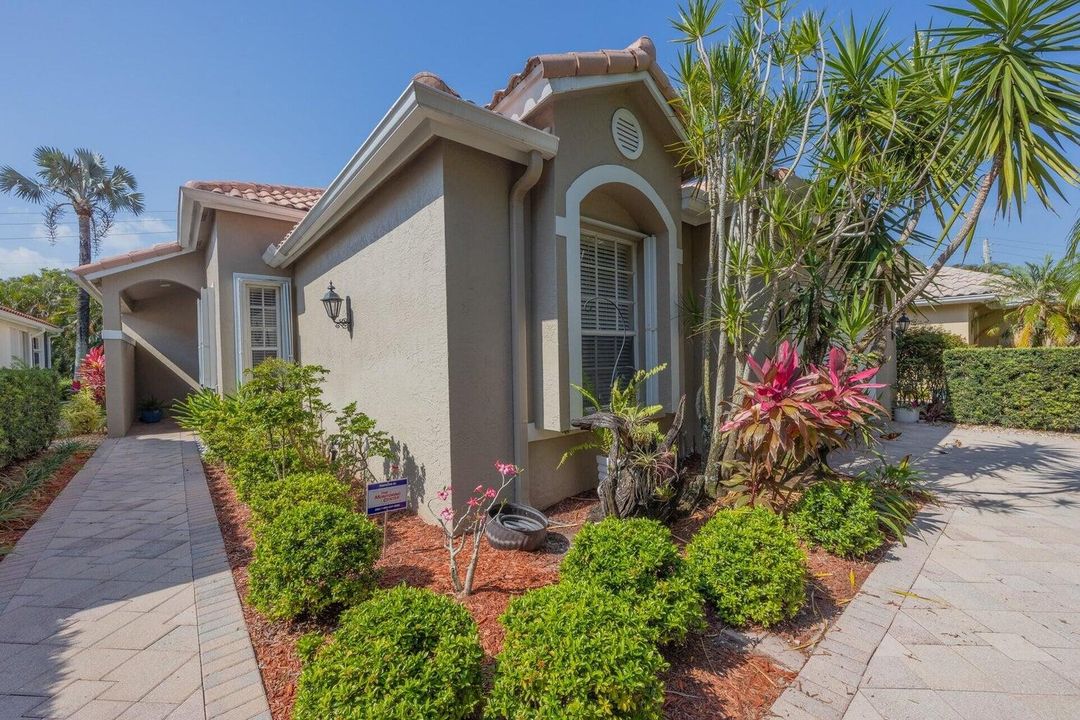 For Sale: $510,000 (3 beds, 2 baths, 1965 Square Feet)