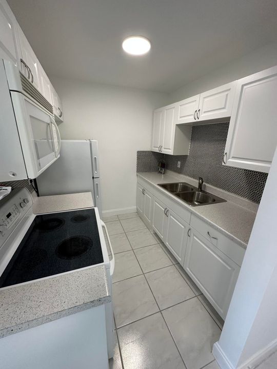 For Sale: $680,000 (1 beds, 1 baths, 602 Square Feet)