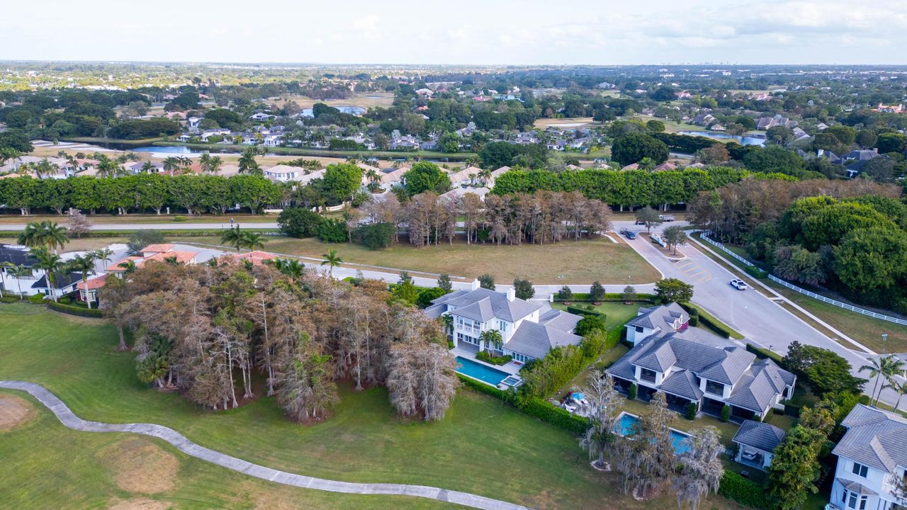 For Sale: $5,995,000 (5 beds, 5 baths, 5946 Square Feet)