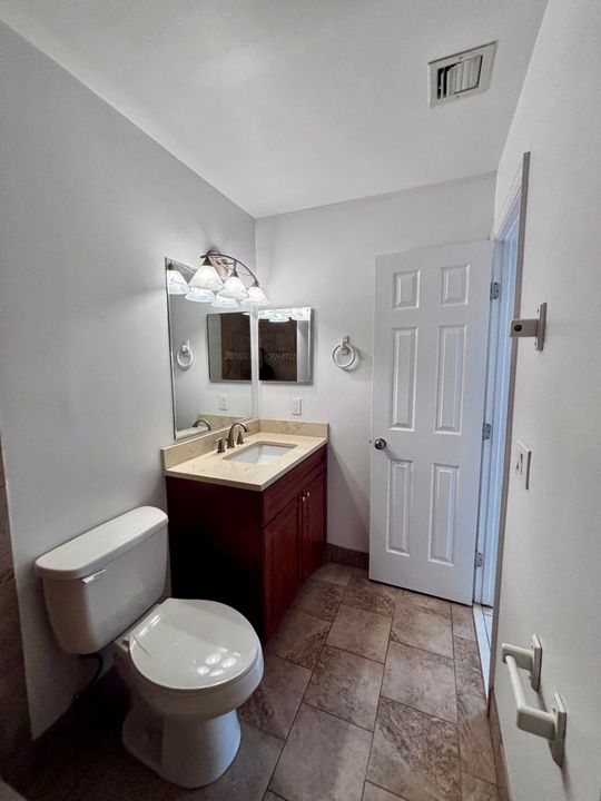 For Rent: $2,100 (2 beds, 2 baths, 896 Square Feet)