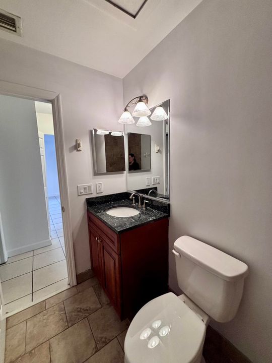 For Rent: $2,100 (2 beds, 2 baths, 896 Square Feet)