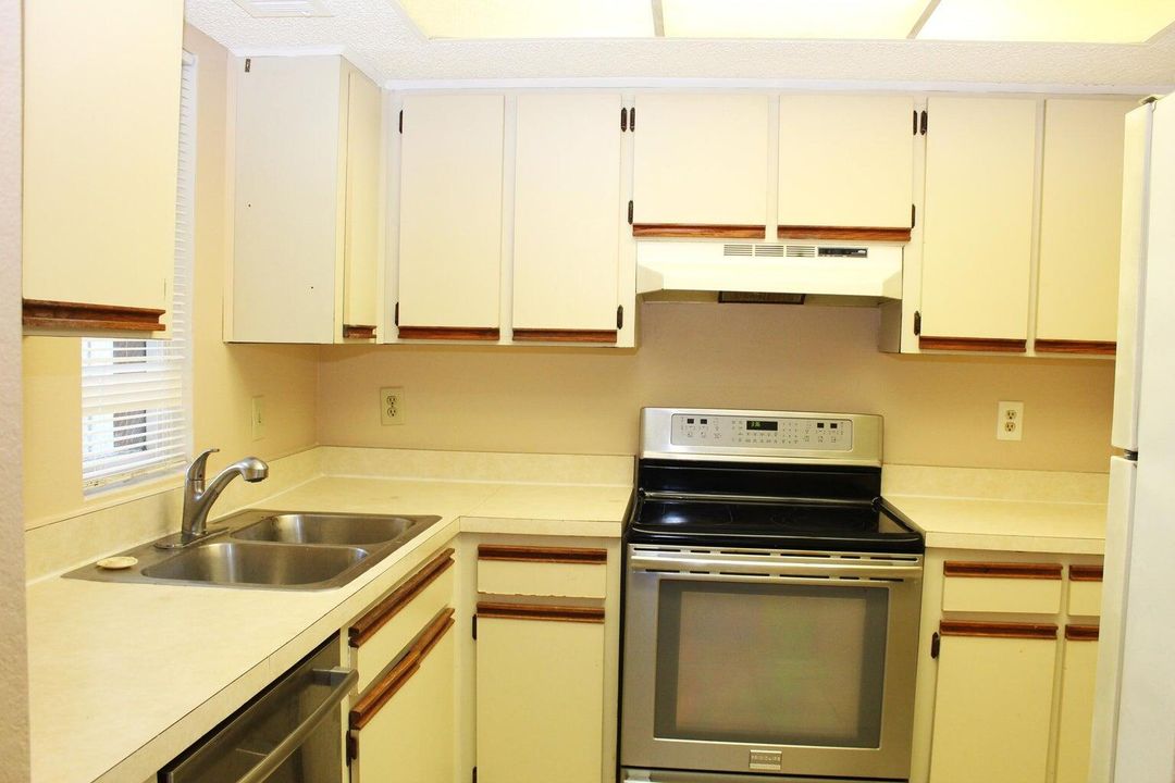 For Rent: $1,750 (2 beds, 2 baths, 782 Square Feet)