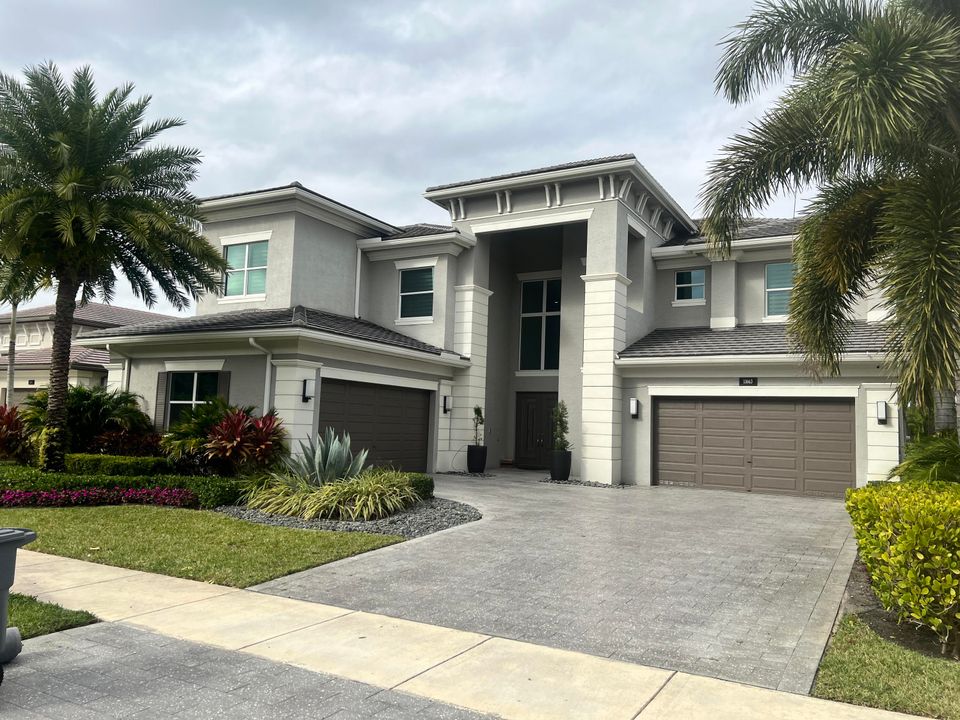 For Sale: $2,350,000 (5 beds, 5 baths, 5757 Square Feet)