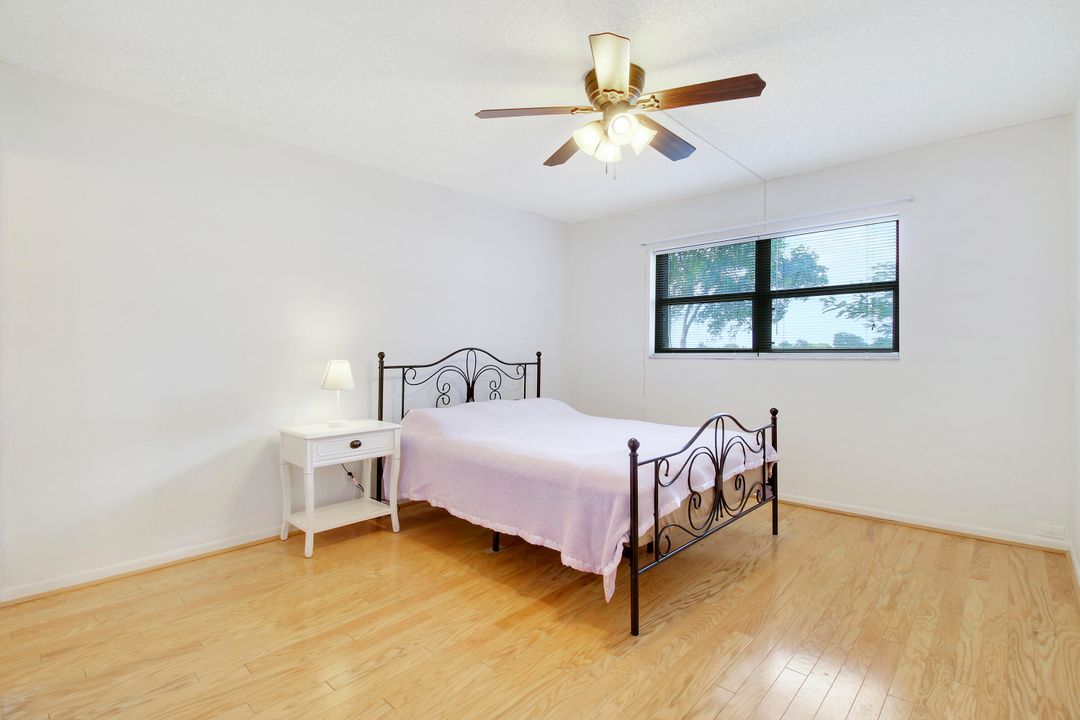 For Sale: $180,000 (2 beds, 2 baths, 986 Square Feet)