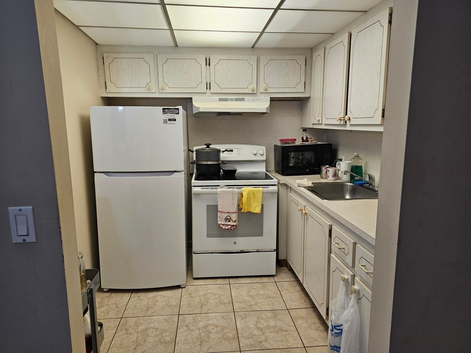 For Rent: $1,400 (1 beds, 1 baths, 600 Square Feet)