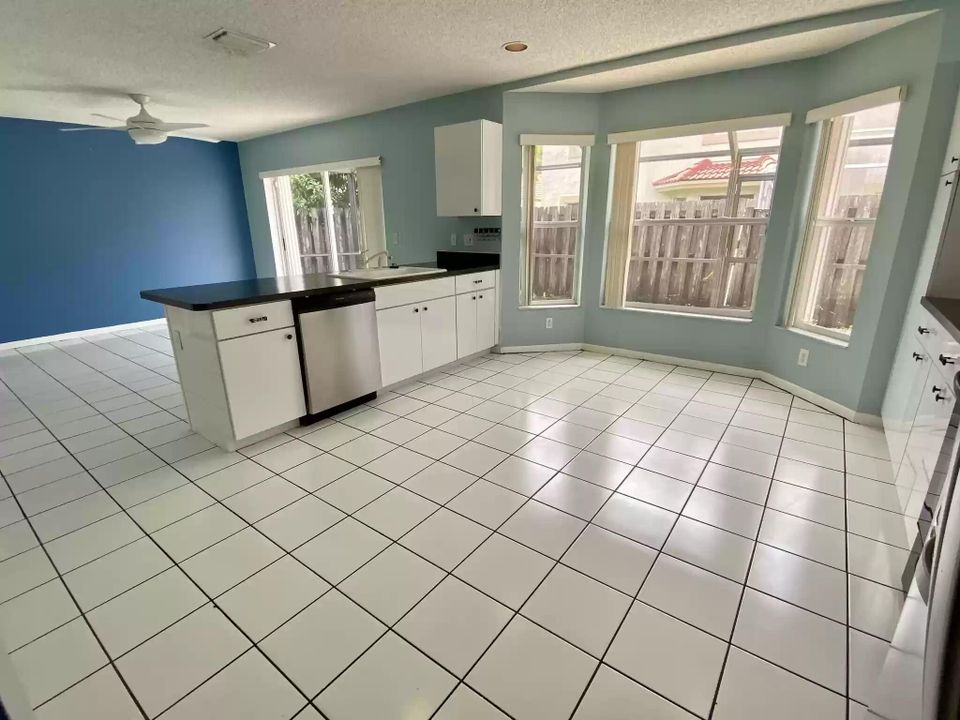 For Rent: $3,700 (4 beds, 2 baths, 1927 Square Feet)