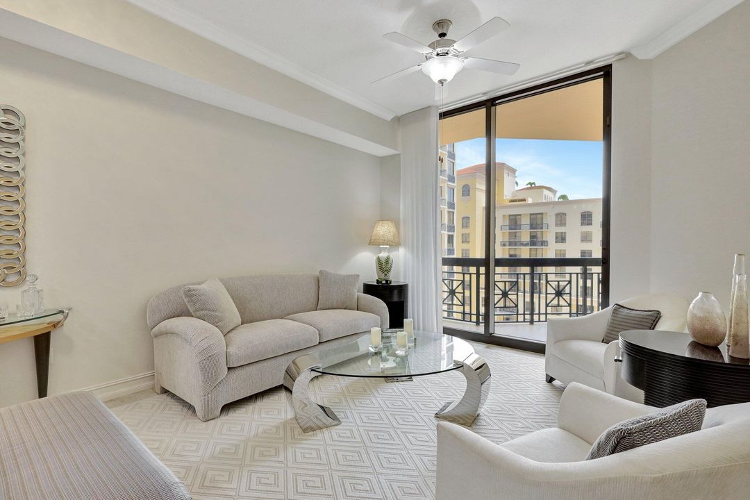 For Sale: $599,000 (1 beds, 1 baths, 786 Square Feet)