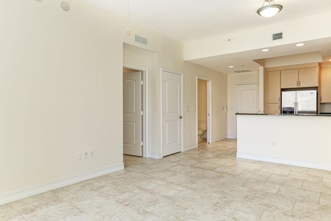 For Sale: $599,000 (1 beds, 1 baths, 786 Square Feet)