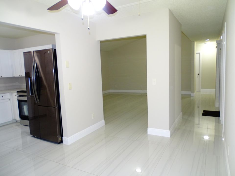 For Sale: $312,000 (2 beds, 2 baths, 1098 Square Feet)