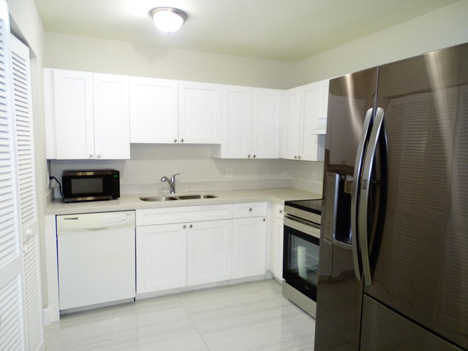 For Sale: $312,000 (2 beds, 2 baths, 1098 Square Feet)