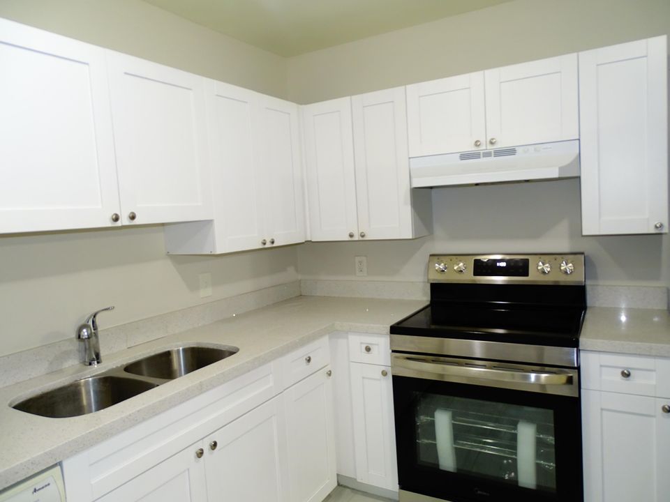 For Sale: $312,000 (2 beds, 2 baths, 1098 Square Feet)