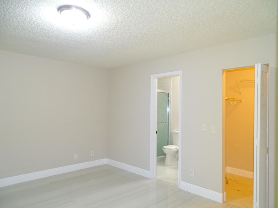 For Sale: $312,000 (2 beds, 2 baths, 1098 Square Feet)