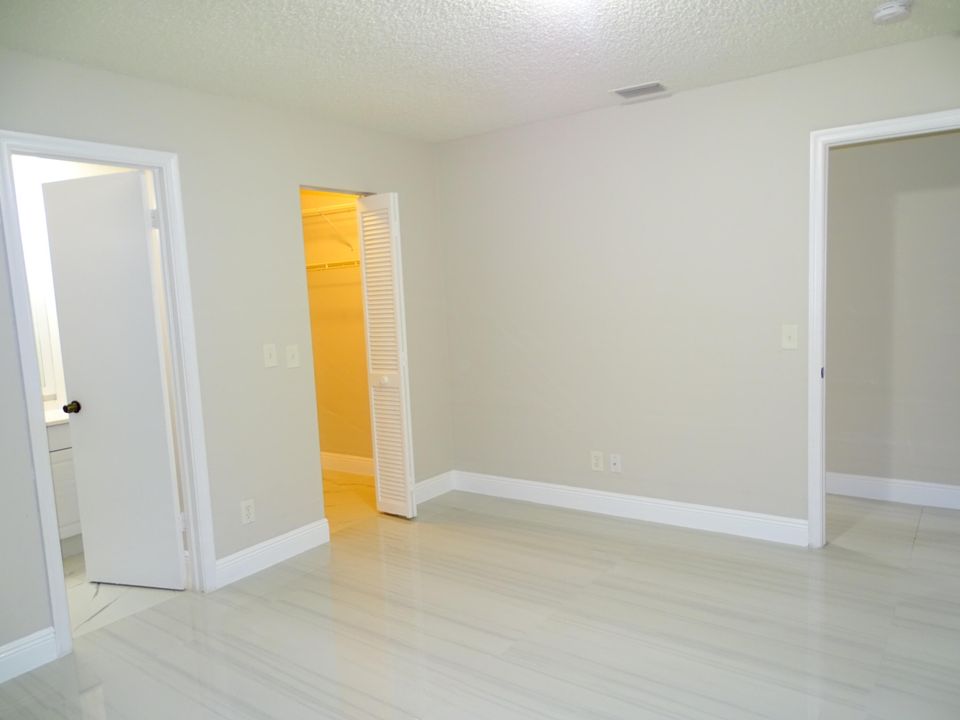 For Sale: $312,000 (2 beds, 2 baths, 1098 Square Feet)