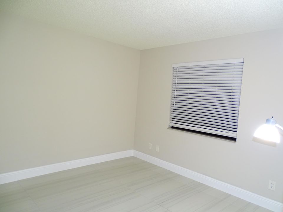 For Sale: $312,000 (2 beds, 2 baths, 1098 Square Feet)