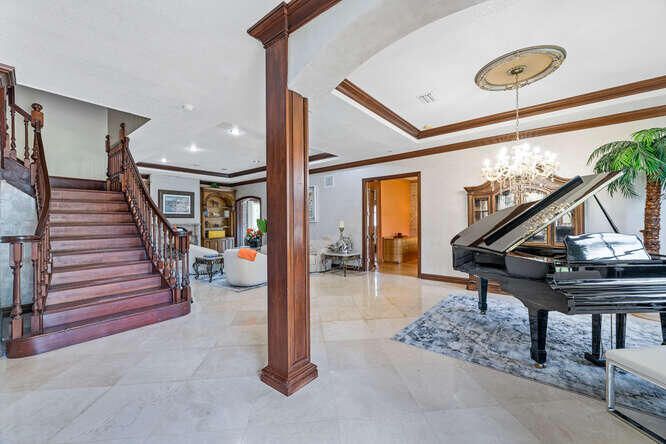 В аренду: $19,500 (7 спален, 6 ванн, 6936 Квадратных фут)