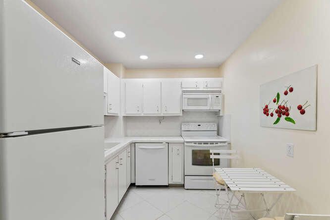 For Rent: $3,300 (1 beds, 1 baths, 785 Square Feet)