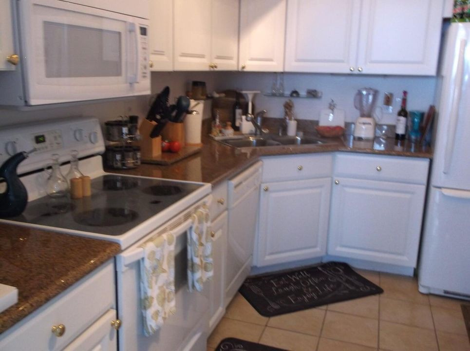 For Rent: $3,800 (2 beds, 2 baths, 1176 Square Feet)