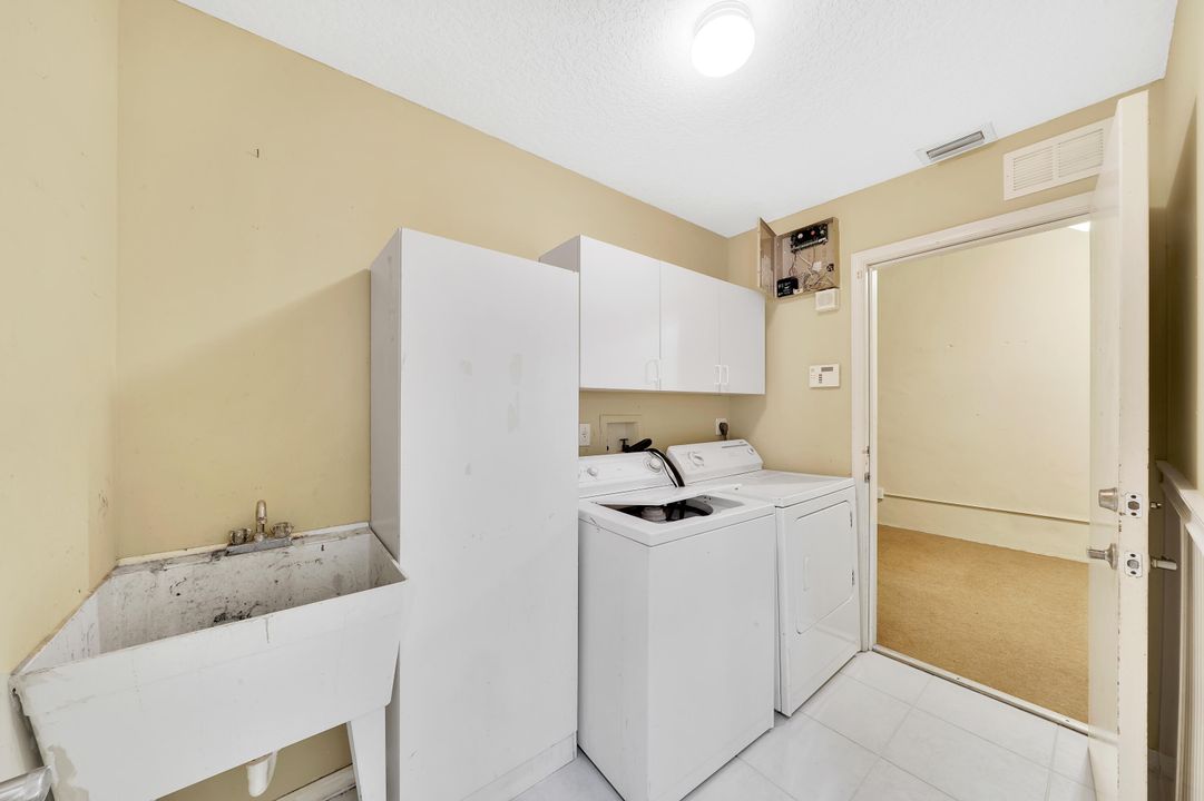 For Sale: $615,000 (4 beds, 2 baths, 2551 Square Feet)