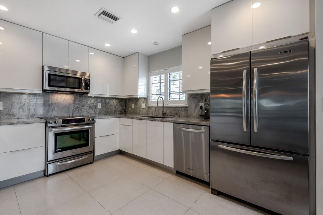 For Sale: $565,000 (2 beds, 2 baths, 1906 Square Feet)