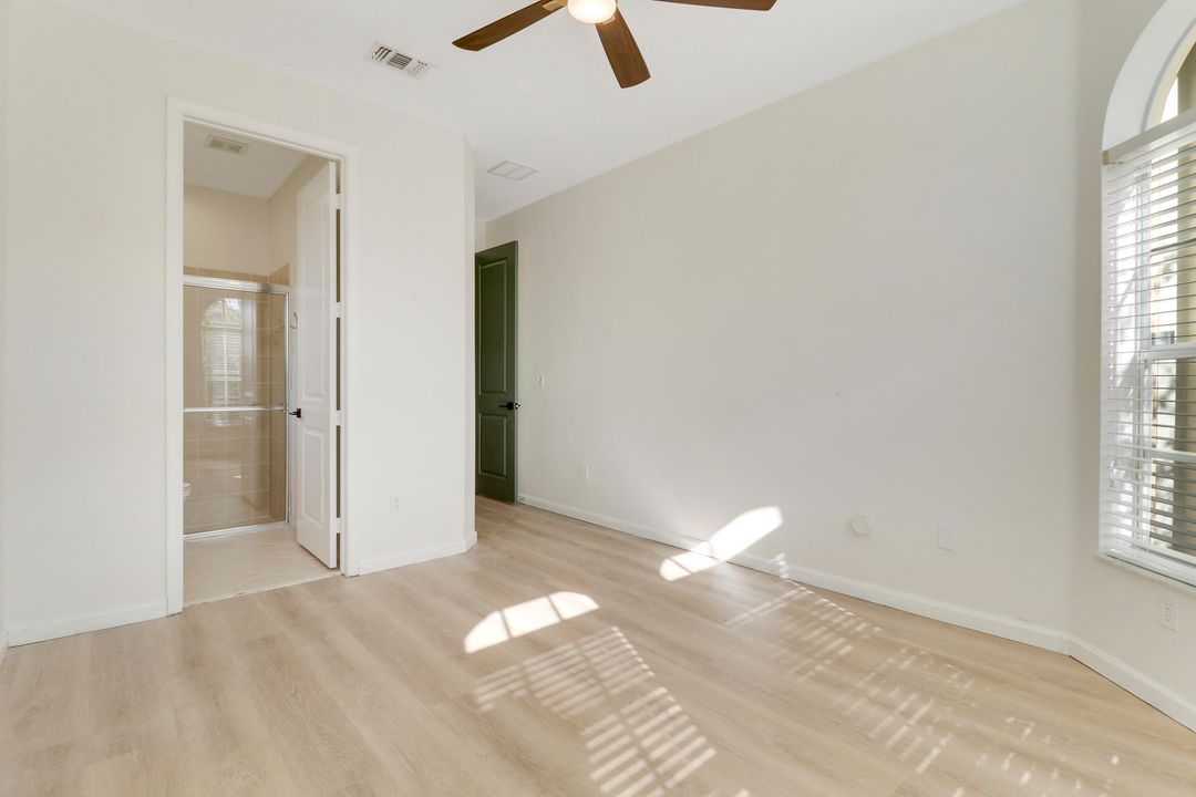 For Sale: $439,000 (2 beds, 2 baths, 2318 Square Feet)