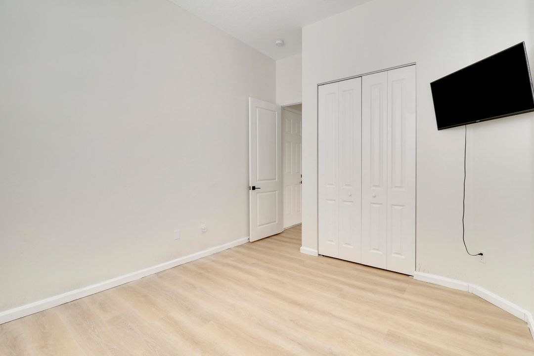 For Sale: $439,000 (2 beds, 2 baths, 2318 Square Feet)