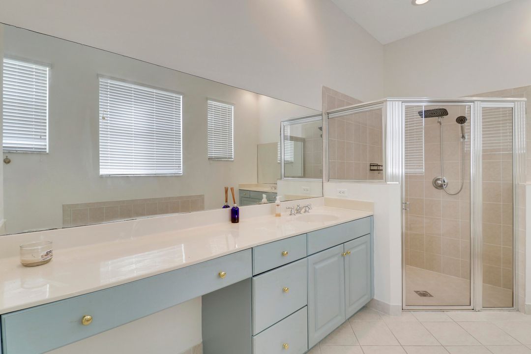 For Sale: $439,000 (2 beds, 2 baths, 2318 Square Feet)