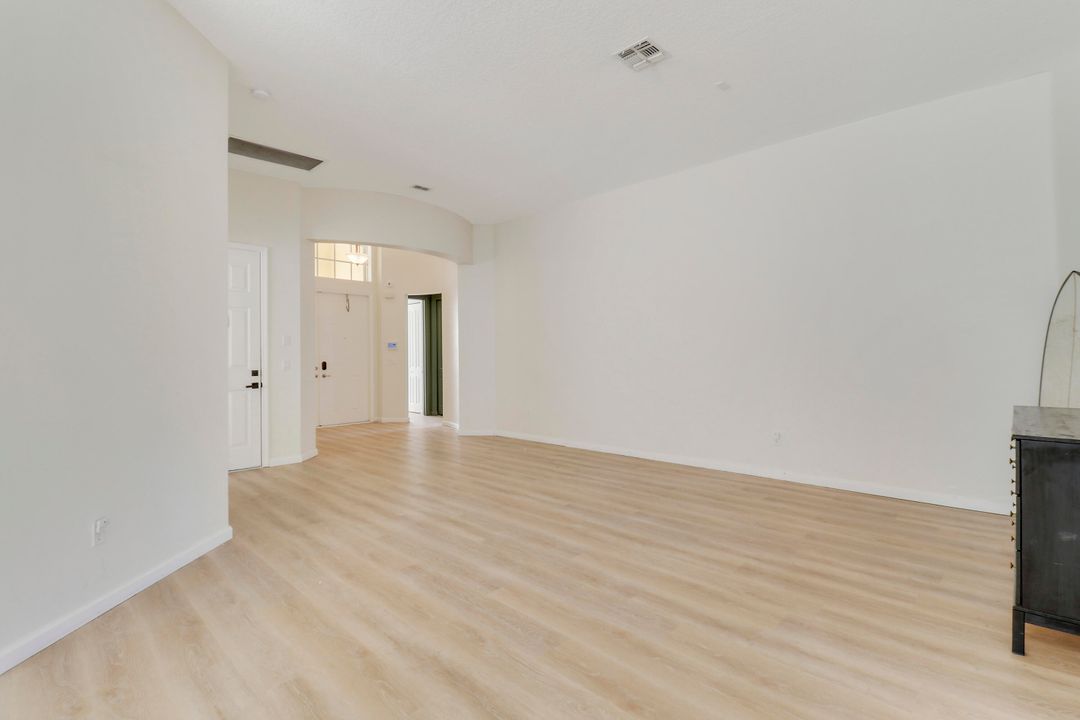 For Sale: $439,000 (2 beds, 2 baths, 2318 Square Feet)