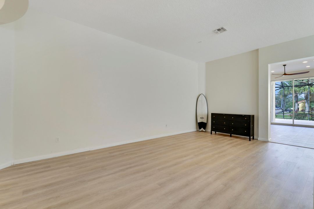 For Sale: $439,000 (2 beds, 2 baths, 2318 Square Feet)