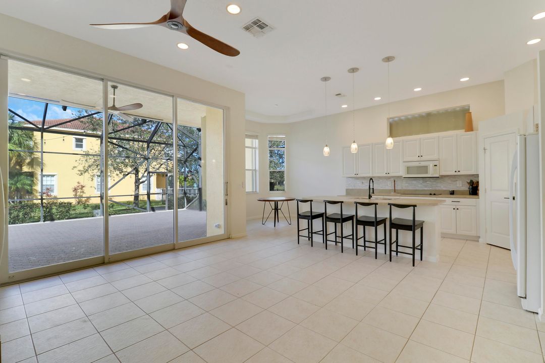 For Sale: $439,000 (2 beds, 2 baths, 2318 Square Feet)