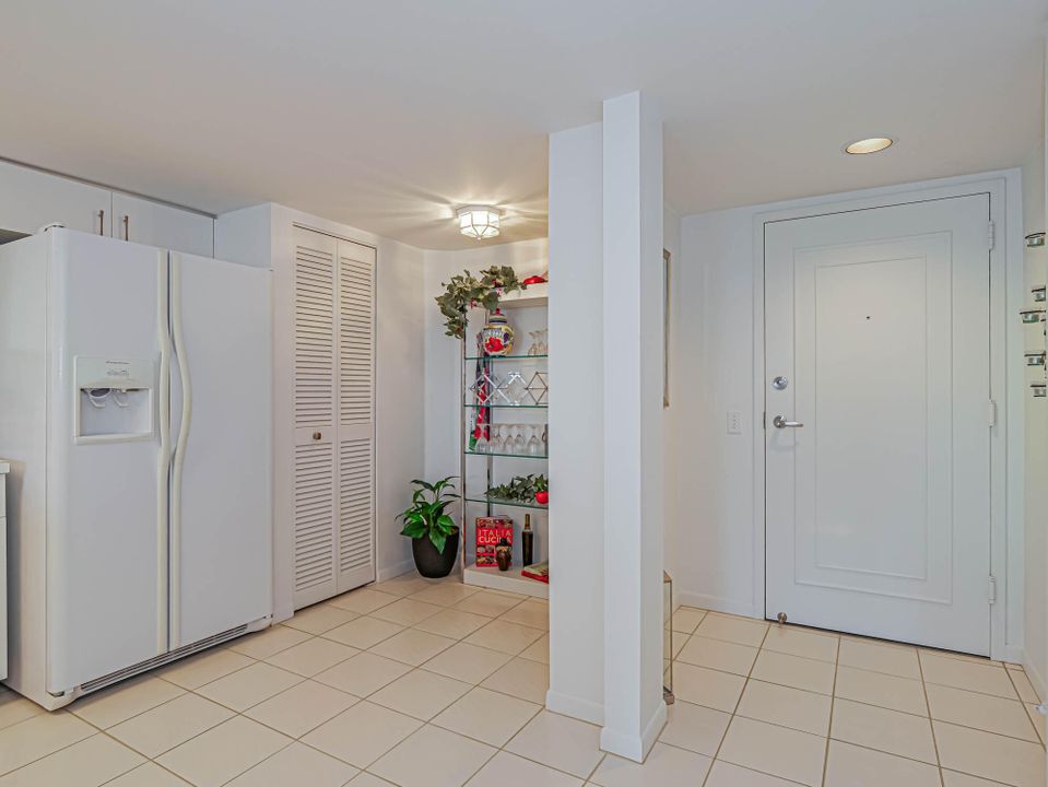 For Sale: $424,900 (2 beds, 2 baths, 1174 Square Feet)