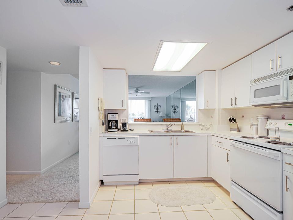 For Sale: $424,900 (2 beds, 2 baths, 1174 Square Feet)