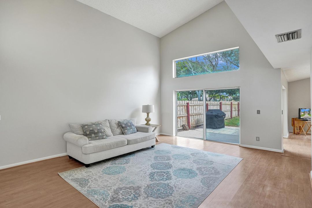 For Sale: $550,000 (3 beds, 2 baths, 2009 Square Feet)