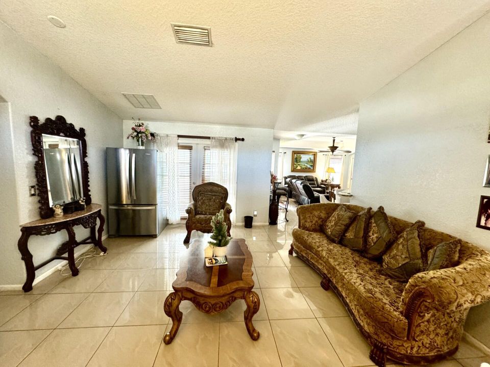 For Sale: $479,900 (4 beds, 2 baths, 2006 Square Feet)