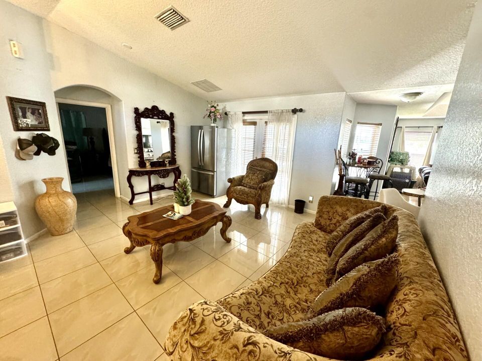 For Sale: $479,900 (4 beds, 2 baths, 2006 Square Feet)