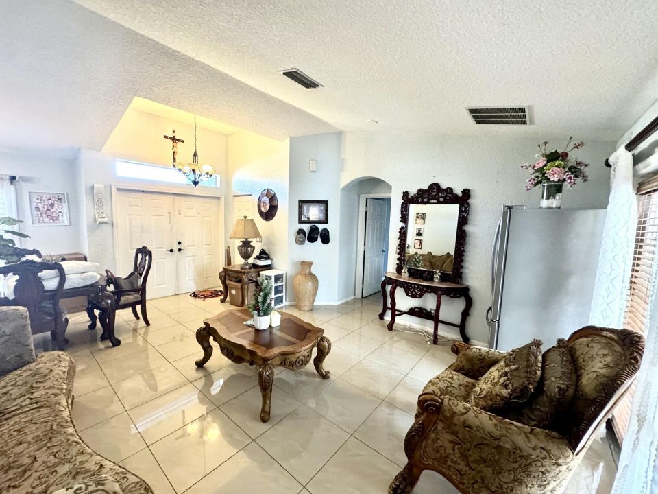 For Sale: $479,900 (4 beds, 2 baths, 2006 Square Feet)