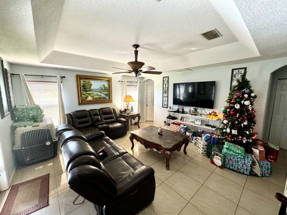 For Sale: $479,900 (4 beds, 2 baths, 2006 Square Feet)