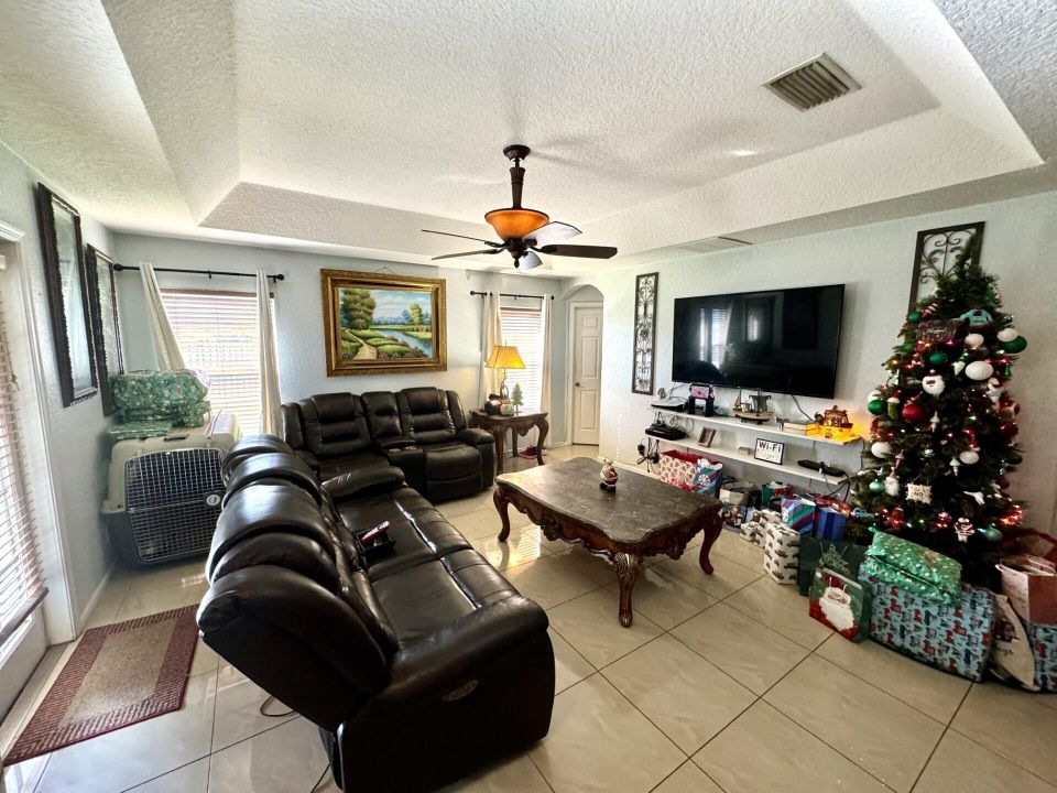 For Sale: $479,900 (4 beds, 2 baths, 2006 Square Feet)