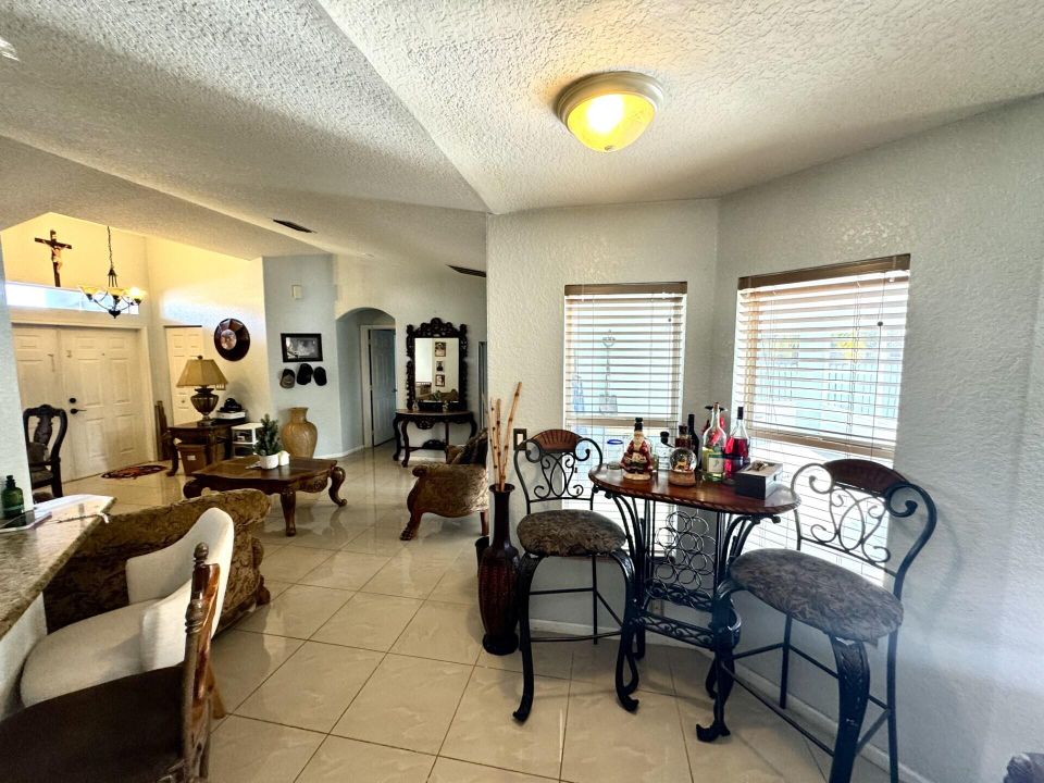 For Sale: $479,900 (4 beds, 2 baths, 2006 Square Feet)