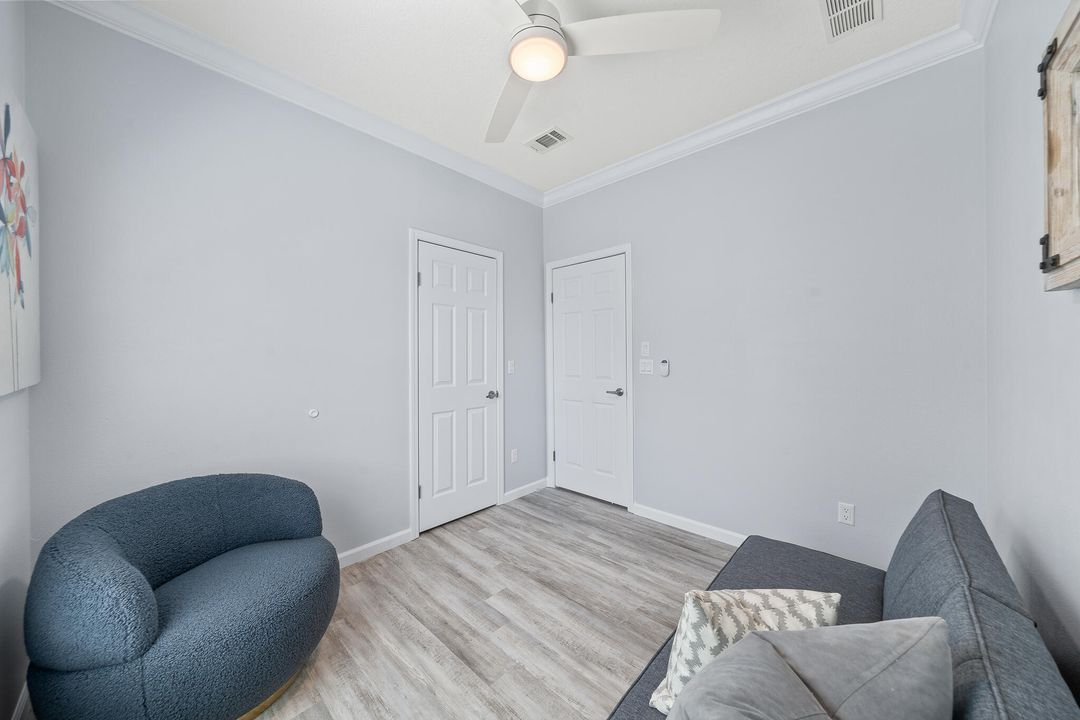 For Sale: $305,000 (2 beds, 2 baths, 945 Square Feet)