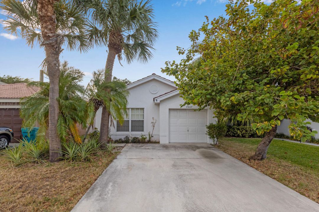 For Sale: $430,000 (3 beds, 2 baths, 1221 Square Feet)