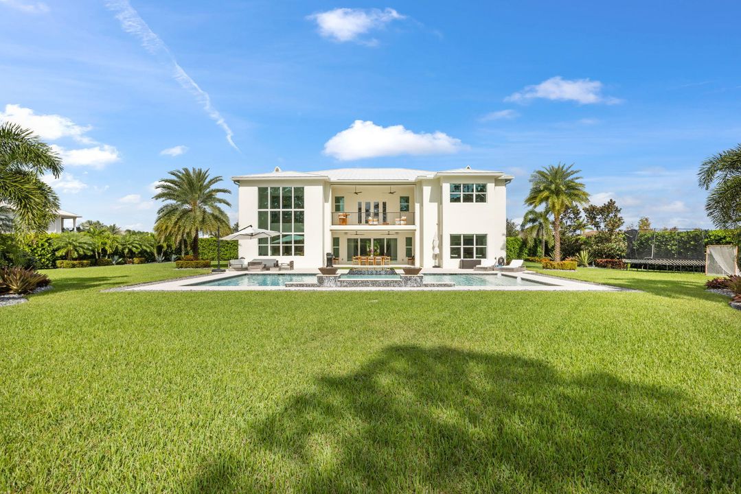 For Sale: $4,900,000 (5 beds, 6 baths, 5773 Square Feet)