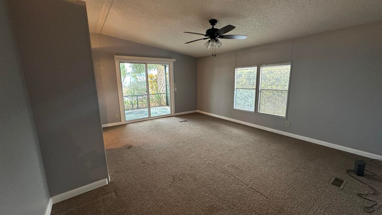 For Sale: $230,600 (2 beds, 2 baths, 1008 Square Feet)