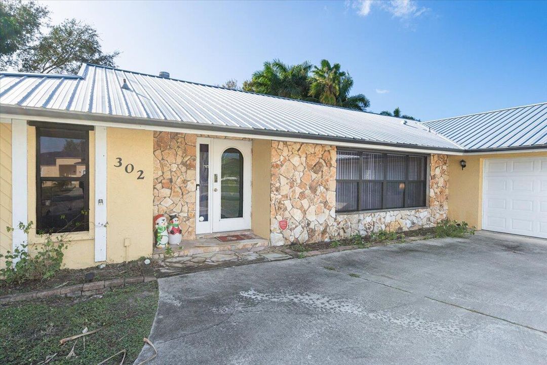 For Sale: $460,000 (3 beds, 2 baths, 1870 Square Feet)