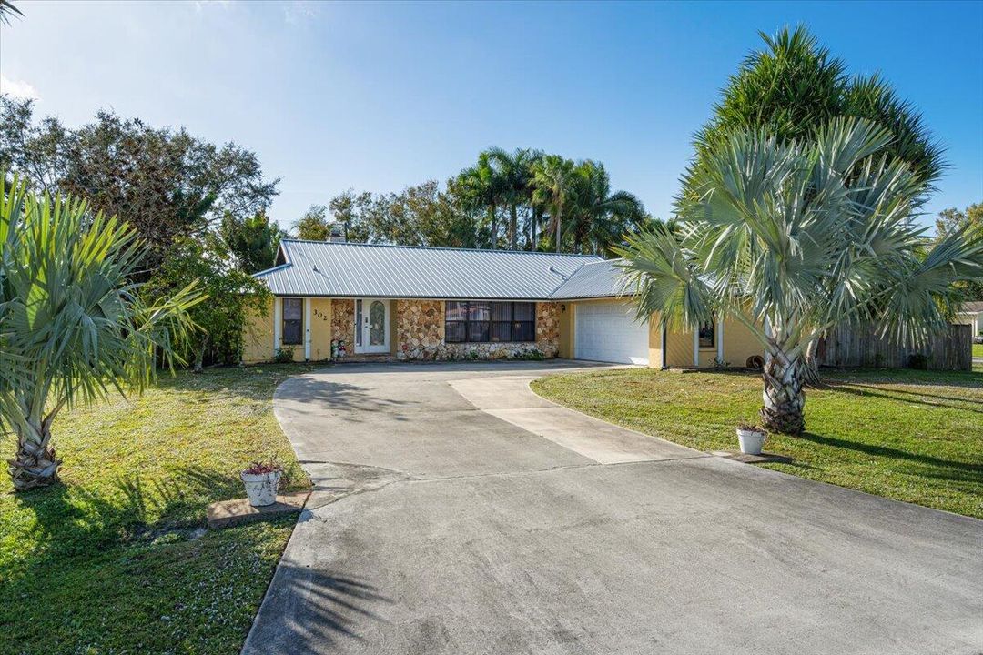 For Sale: $460,000 (3 beds, 2 baths, 1870 Square Feet)